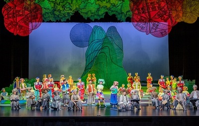 壯鄉山歌唱響新時代——彩調劇《新劉三姐》亮相申城，創新文藝創作展現時代風貌